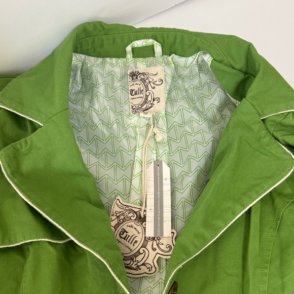 Tulle Green Trench Coat with Cream Piping - Picture 2 of 9